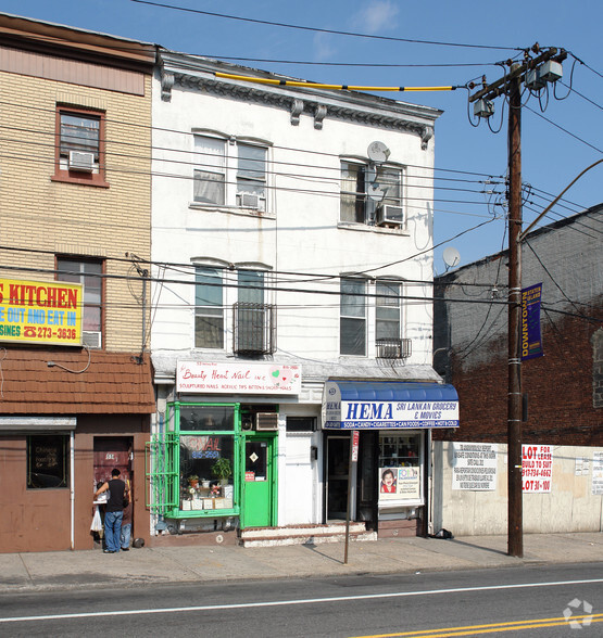 53 Victory Blvd, Staten Island, NY for sale - Primary Photo - Image 1 of 2