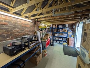 Weston Rd, Guildford to rent Interior Photo- Image 1 of 2