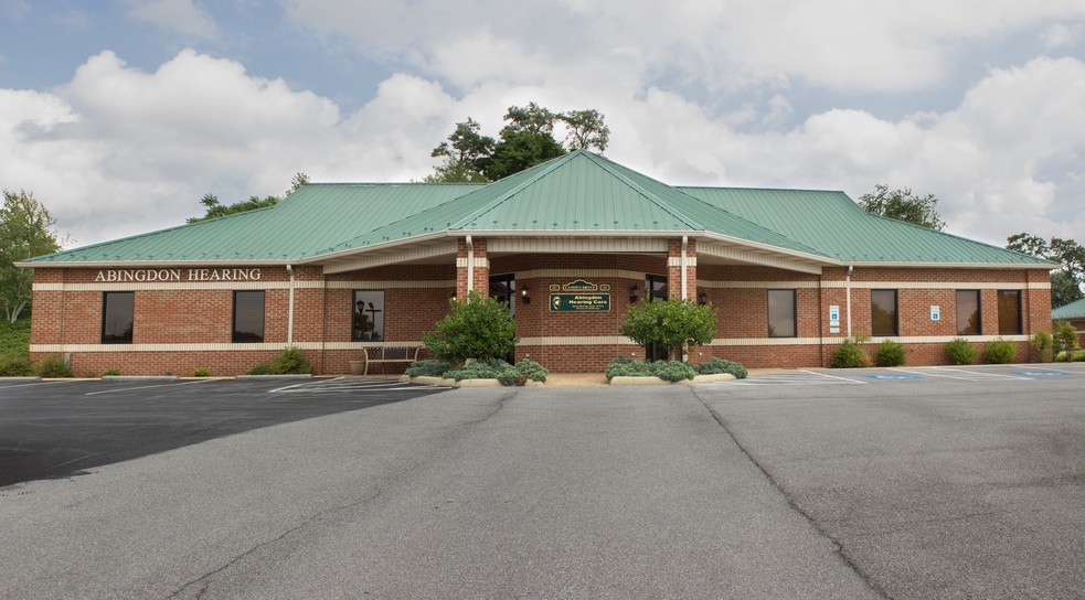 614 Campus Dr, Abingdon, VA for sale - Building Photo - Image 1 of 1