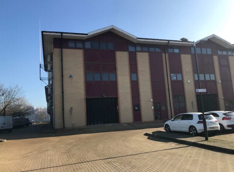 Neptune Clos, Rochester for sale - Primary Photo - Image 1 of 1