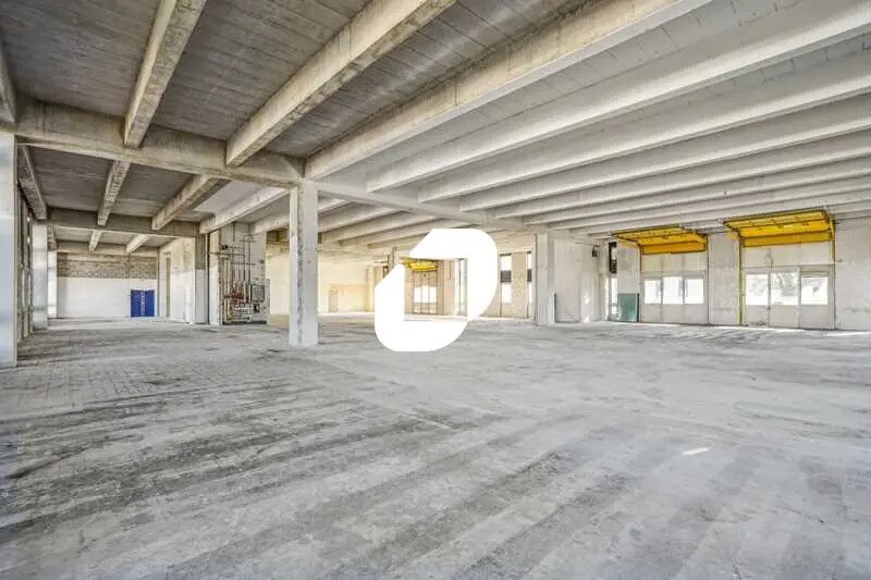 Light Industrial in Rungis to rent - Building Photo - Image 3 of 16