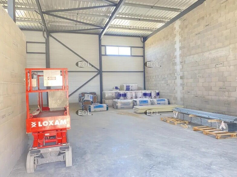 Light Industrial in Chassieu to rent - Interior Photo - Image 3 of 5