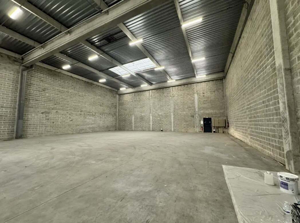 Light Industrial in Herblay to rent Interior Photo- Image 1 of 8