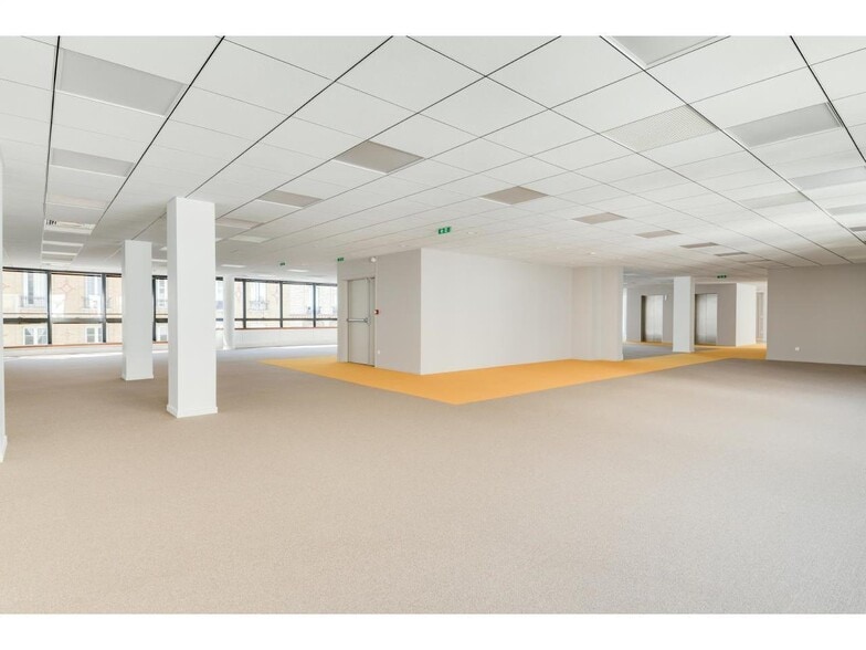 108-116 Rue Victor Hugo, Levallois-Perret to rent - Interior Photo - Image 3 of 9