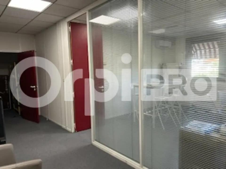 Location Bureaux 36 m² - Photo 1