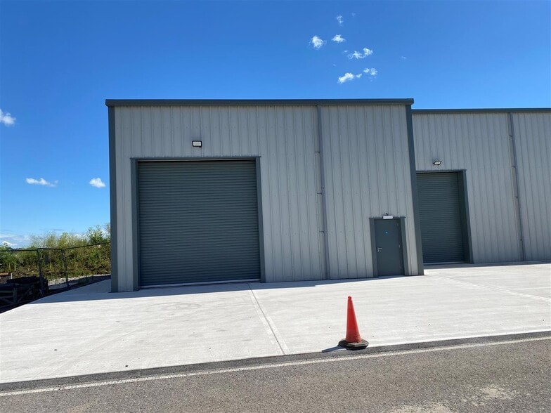 Henstridge Airport Estate, Henstridge to rent - Building Photo - Image 2 of 4