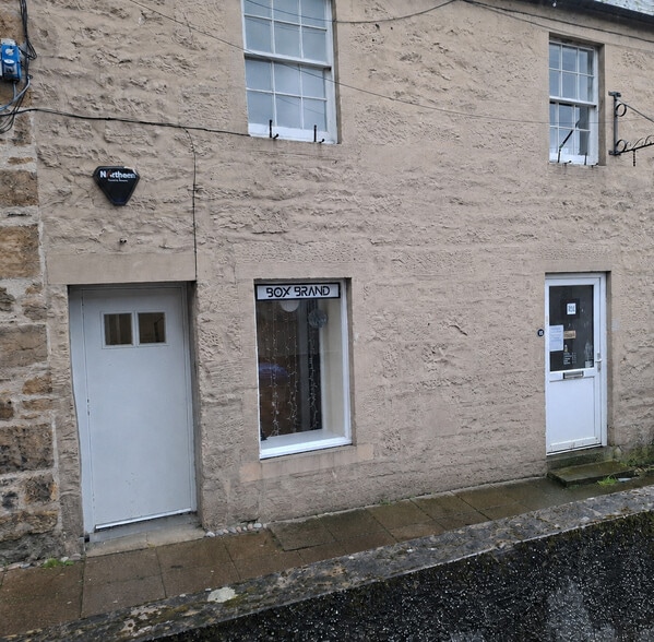 15-16 Harrow Inn Clos, Elgin for sale - Building Photo - Image 2 of 6