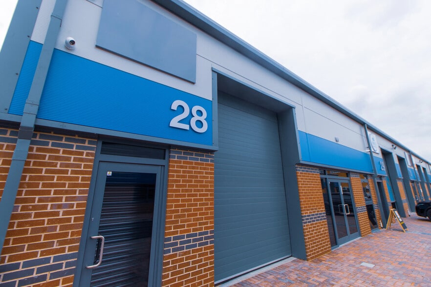 Warrington Rd, Leigh to rent - Building Photo - Image 3 of 15