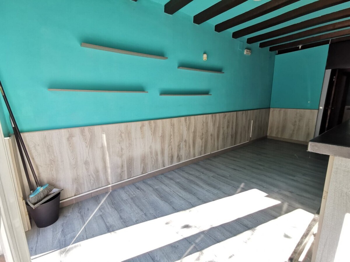 Pineda de Mar, BAR 08397 - Unit Pta. 5 - - Interior Photo - Image 2 of 3