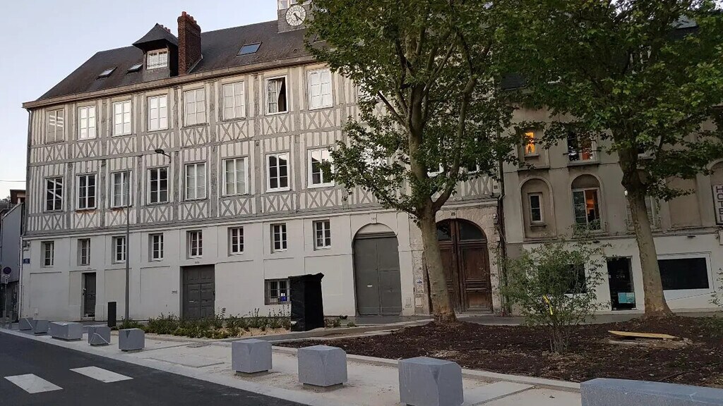 Location Commerce 177 m² - Photo 1