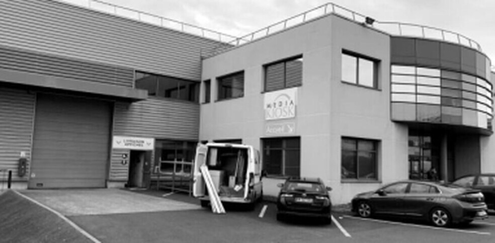 Office in Gennevilliers to rent - Building Photo - Image 2 of 7