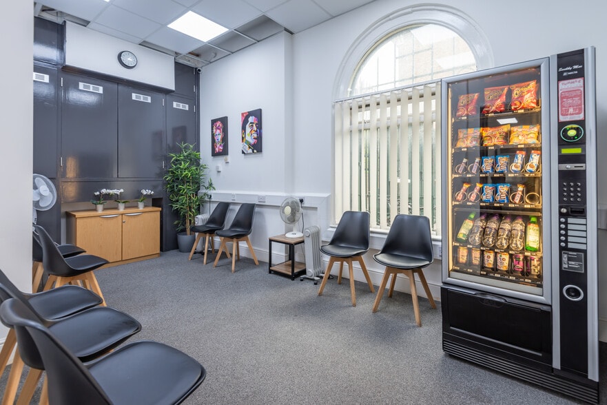 49 Effra Rd, London to rent - Interior Photo - Image 3 of 21