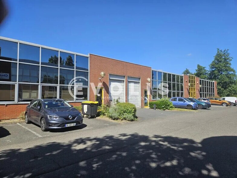 Light Industrial in Les Ulis to rent - Building Photo - Image 2 of 3