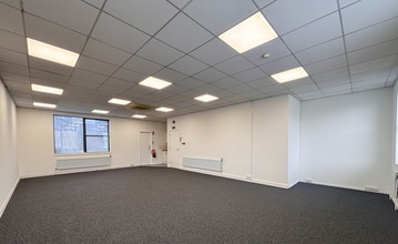 Modwen Rd, Salford to rent Interior Photo- Image 1 of 7