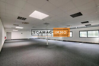 Light Industrial in Tremblay-en-France to rent Building Photo- Image 1 of 2