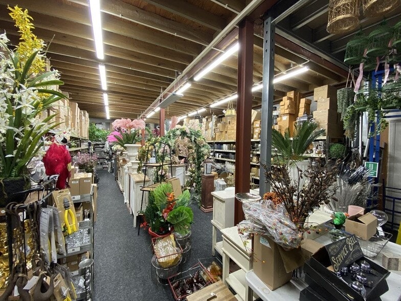 St Johns Rd, Isleworth to rent - Building Photo - Image 3 of 31