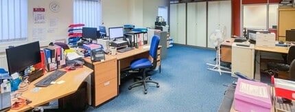 Vantage Way, Poole to rent Interior Photo- Image 2 of 3