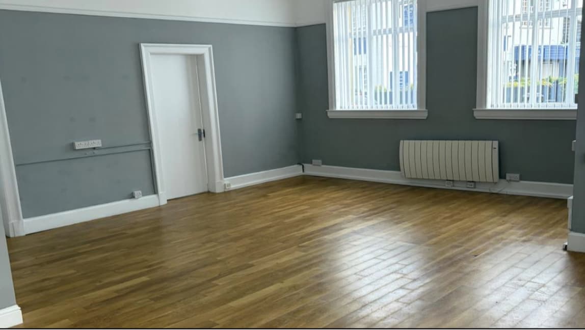 2 Main St, East Kilbride to rent Interior Photo- Image 1 of 2