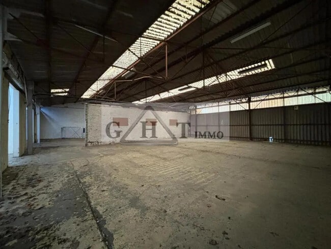 Vente Entrepôt 1 075 m²