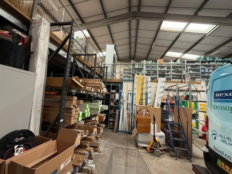 Lees St, Manchester to rent - Building Photo - Image 3 of 10