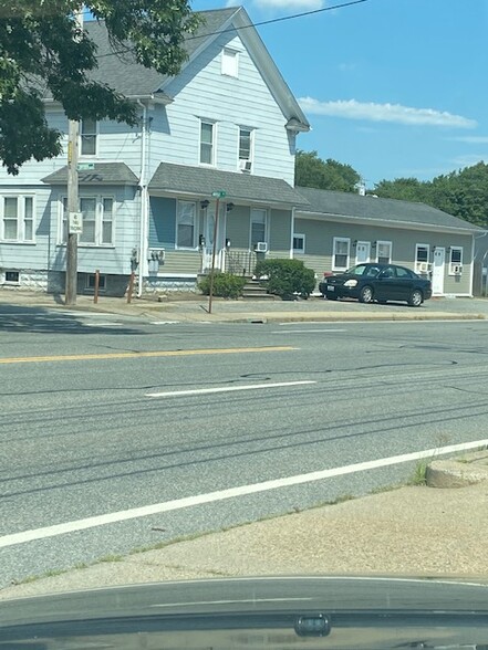 493 Warwick Ave, Warwick, RI for sale - Primary Photo - Image 1 of 1