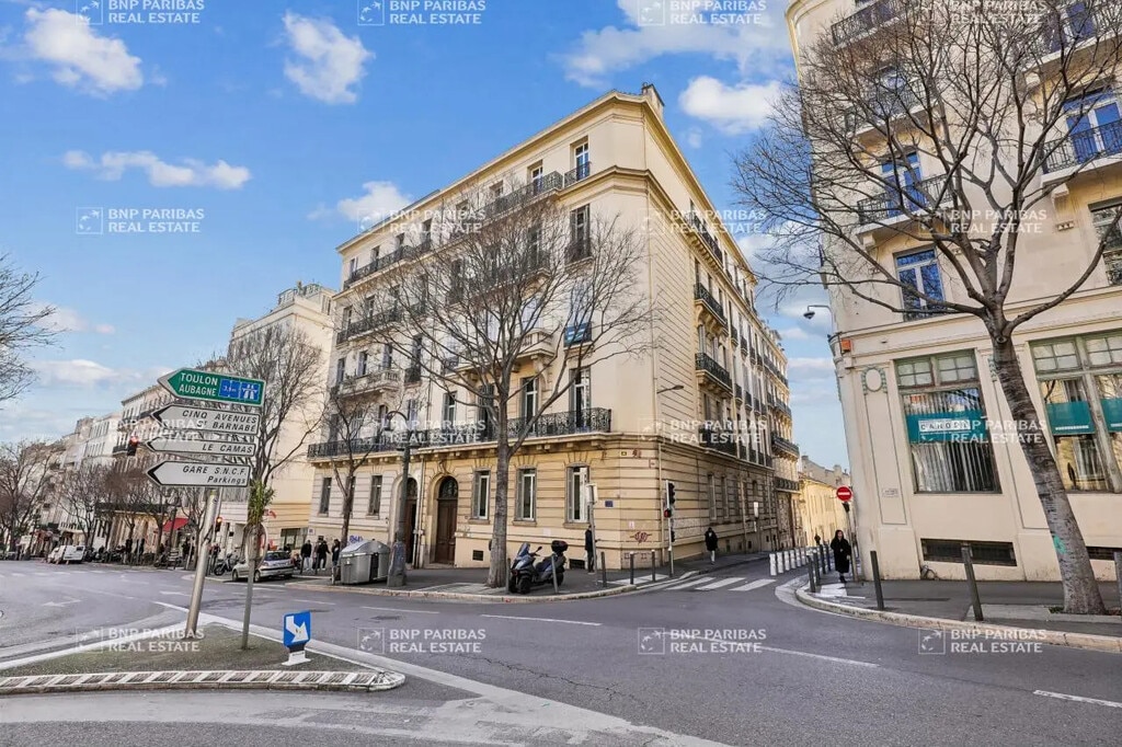 Location Bureaux 268 m² - Photo 1