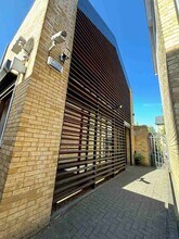 Pooley Dr, London to rent Building Photo- Image 1 of 5