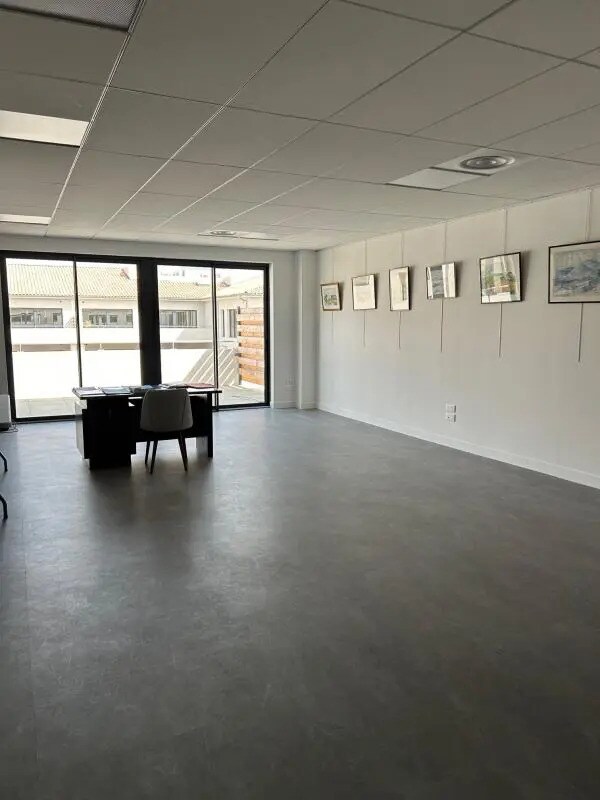 Location Bureaux 78 m² - Photo 1
