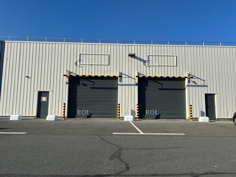 Industrial in Orly to rent - Building Photo - Image 1 of 2