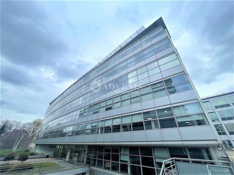 Office in Pantin to rent - Building Photo - Image 1 of 7