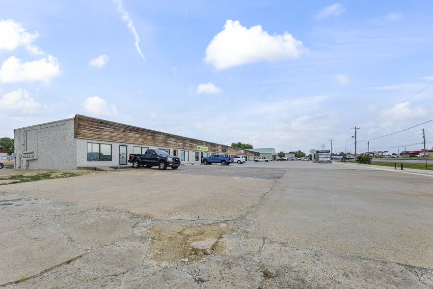 800-804 S 9th St, Broken Arrow, OK for rent - Building Photo - Image 2 of 11