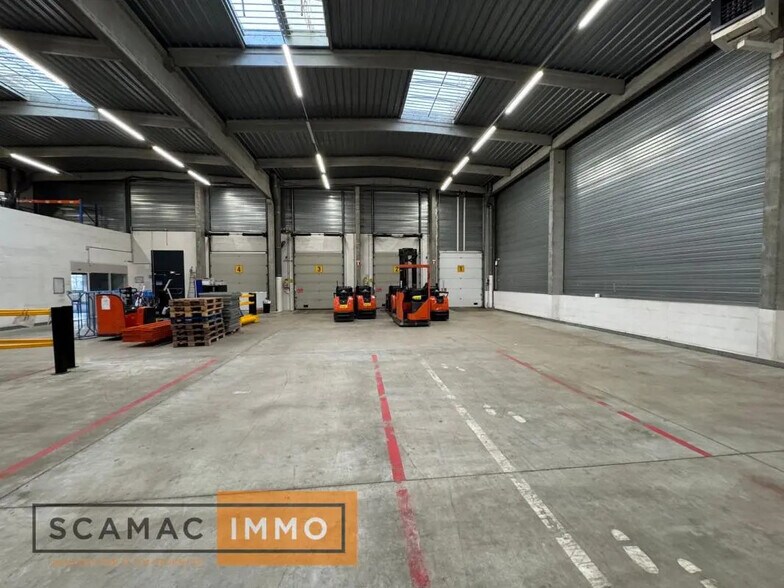 Light Industrial in Lisses to rent - Building Photo - Image 3 of 6