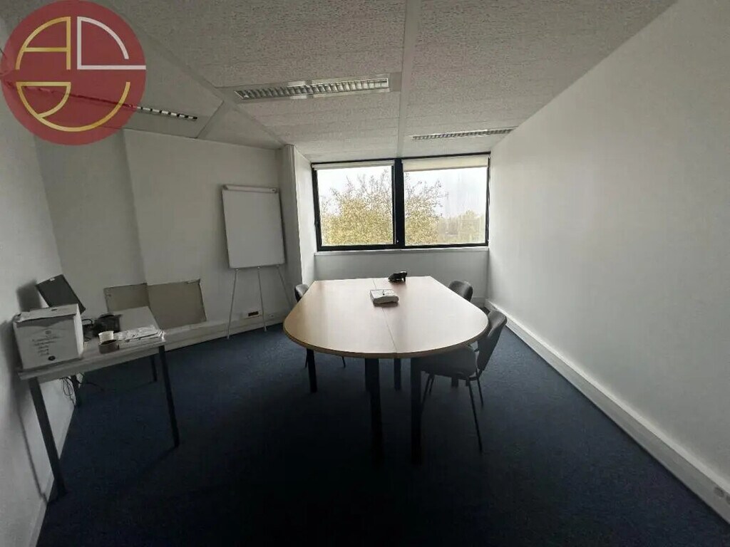 Location Bureaux 236 m² - Photo 1