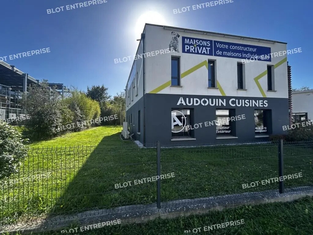 Location Commerce 125 m² - Photo 1