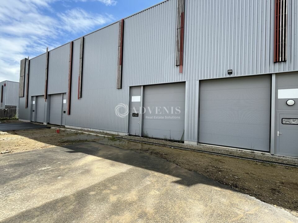 Light Industrial in Louvres for sale Building Photo- Image 1 of 9