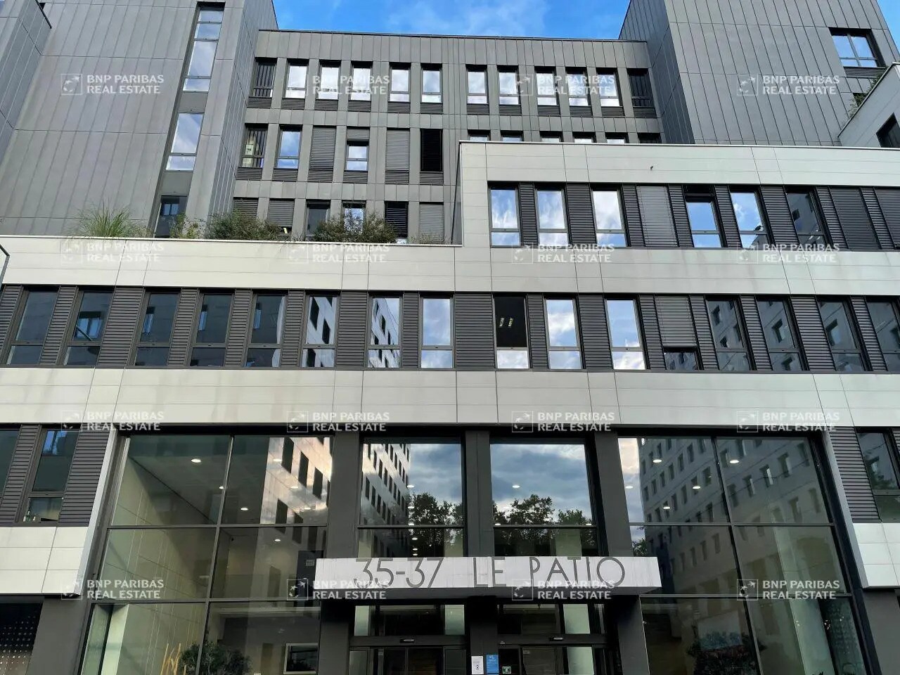 Office in Villeurbanne to rent Building Photo- Image 1 of 14