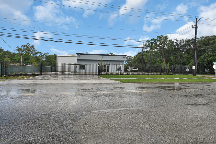 10751 Almeda Genoa rd, Houston, TX for rent - Building Photo - Image 2 of 21