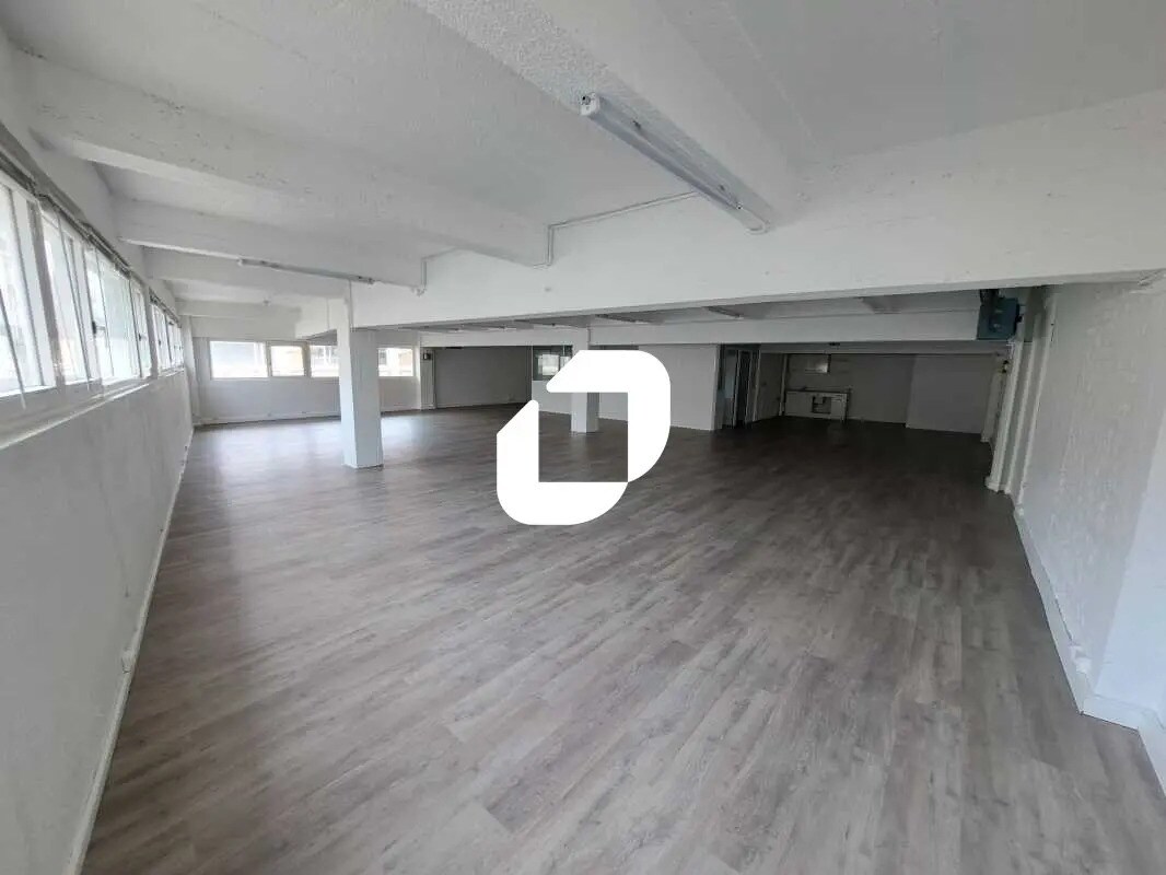 Office in Montreuil to rent Interior Photo- Image 1 of 18