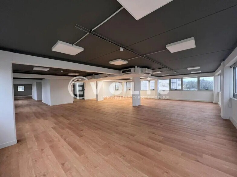 Office in Bordeaux to rent - Interior Photo - Image 1 of 7