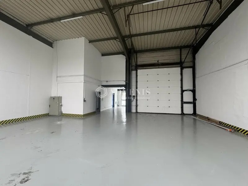 Light Industrial in Gonesse to rent Interior Photo- Image 1 of 11