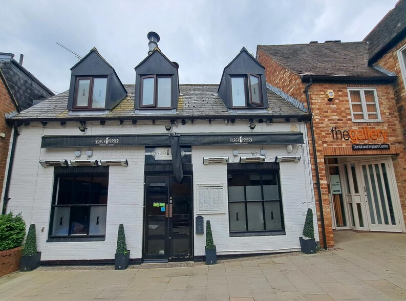 Cornwall Pl, Buckingham for sale - Primary Photo - Image 1 of 1