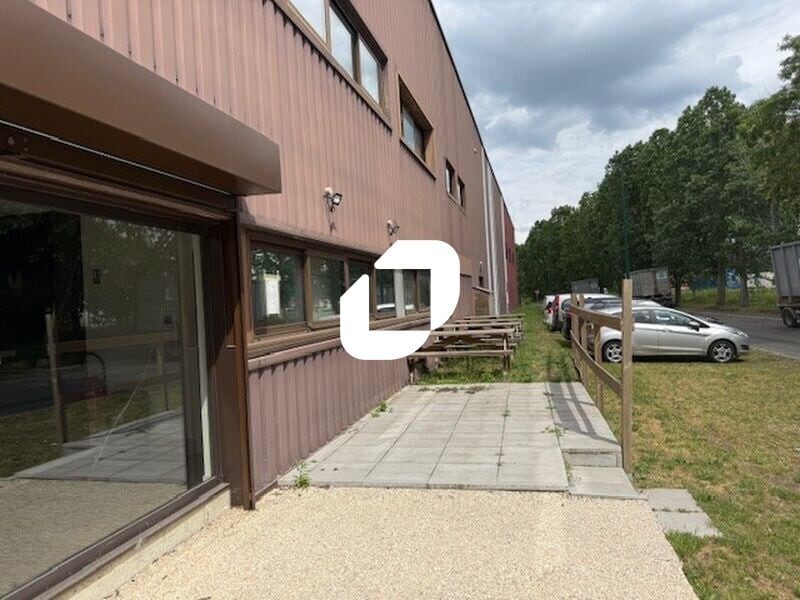 Office in SAINT-OUEN-L'AUMONE to rent Building Photo- Image 1 of 10