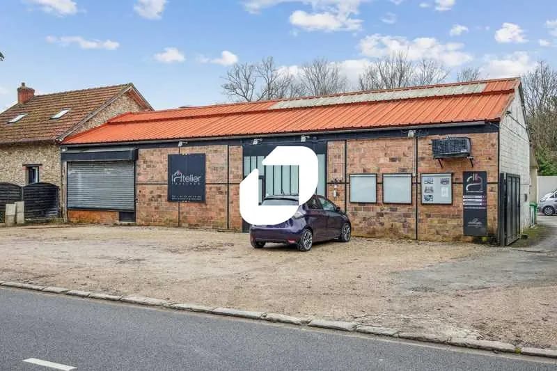 Light Industrial in Clairefontaine-en-Yvelines for sale Building Photo- Image 1 of 12