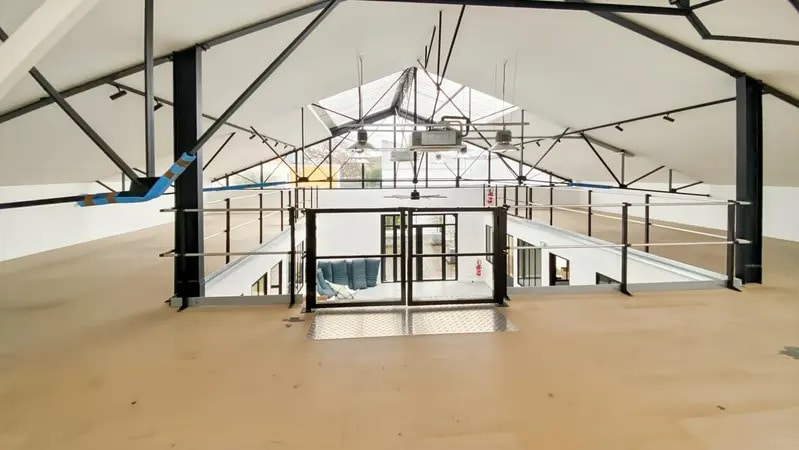 Office in Bois-Colombes to rent - Building Photo - Image 2 of 9