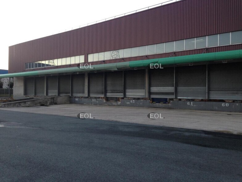 Industrial in Combs-la-Ville to rent - Building Photo - Image 3 of 3