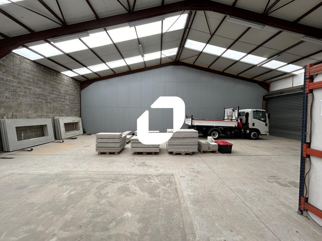 Light Industrial in Vaux-le-Pénil to rent Interior Photo- Image 1 of 8