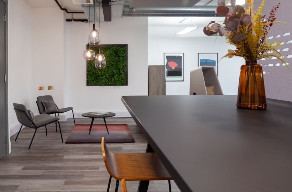 Doncastle Rd, Bracknell to rent Interior Photo- Image 1 of 7