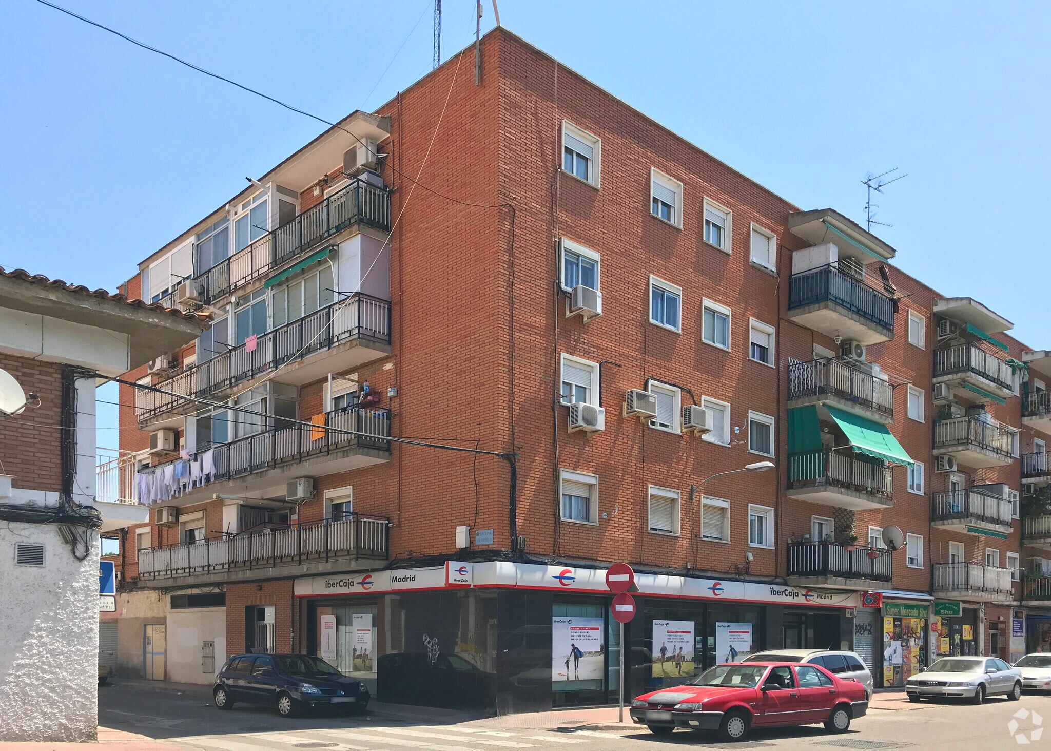 Avenida Reyes Magos, Alcalá de Henares, Madrid to rent Primary Photo- Image 1 of 3