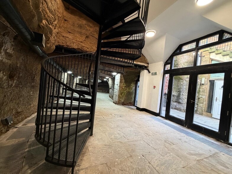 Church St, Mansfield to rent - Building Photo - Image 3 of 9
