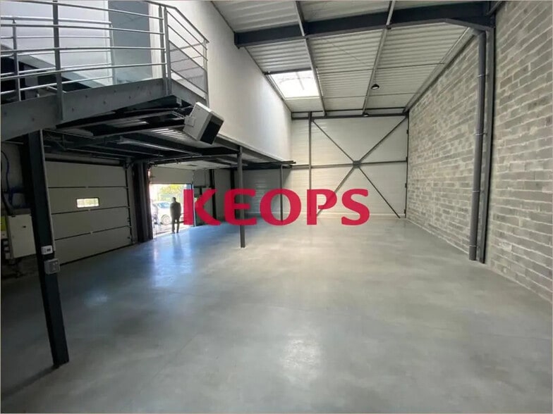 Light Industrial in Toulouse to rent - Interior Photo - Image 3 of 5